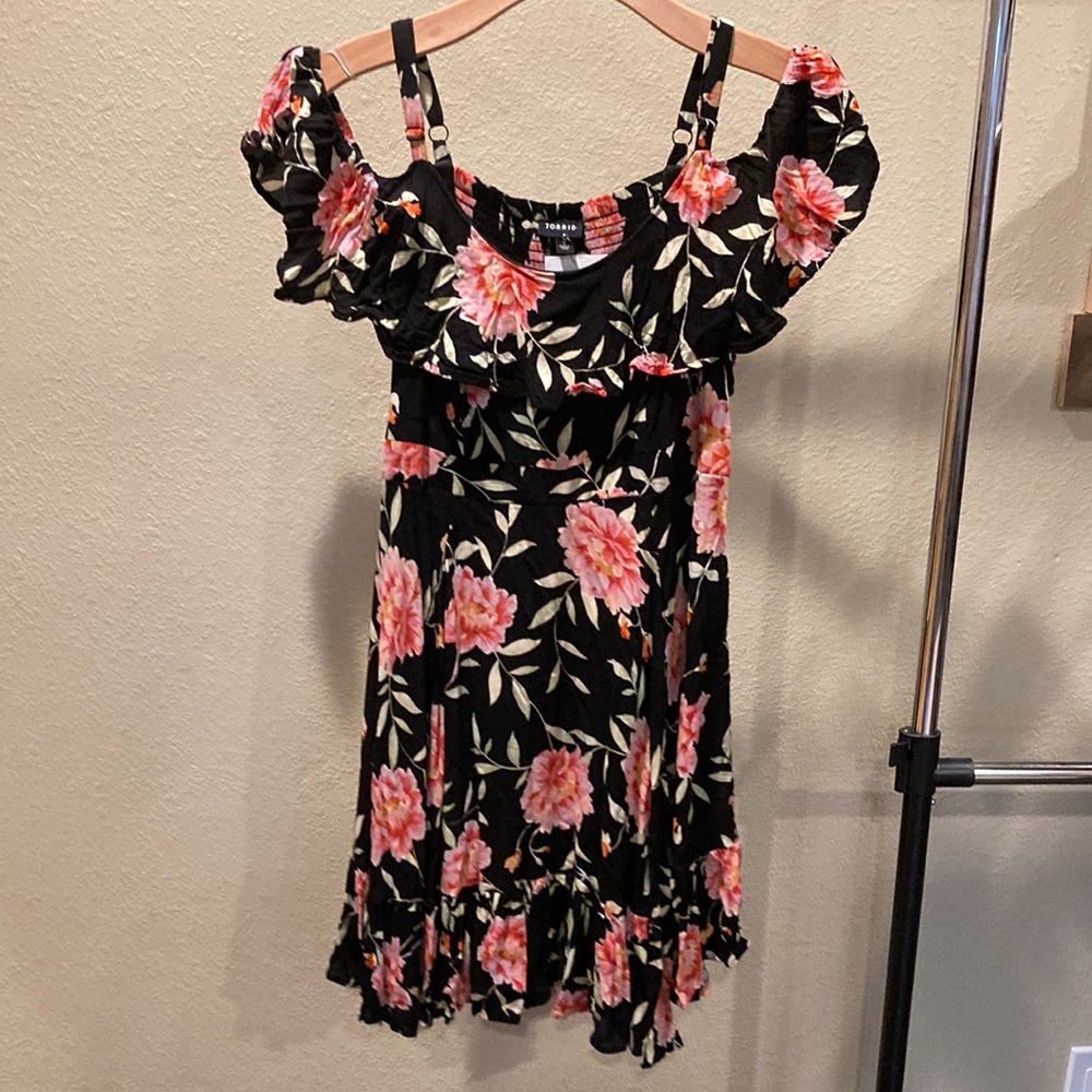 Black and Pink, shoulderless, ruffled sleeves dress